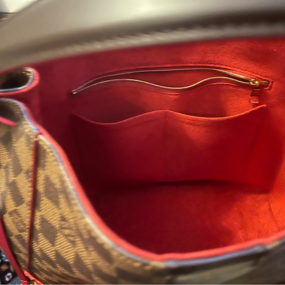 Louis Vuitton Caissa Hobo - Picture 3 of 10